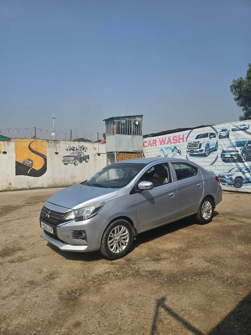 Mitsubishi Attrage photo 2