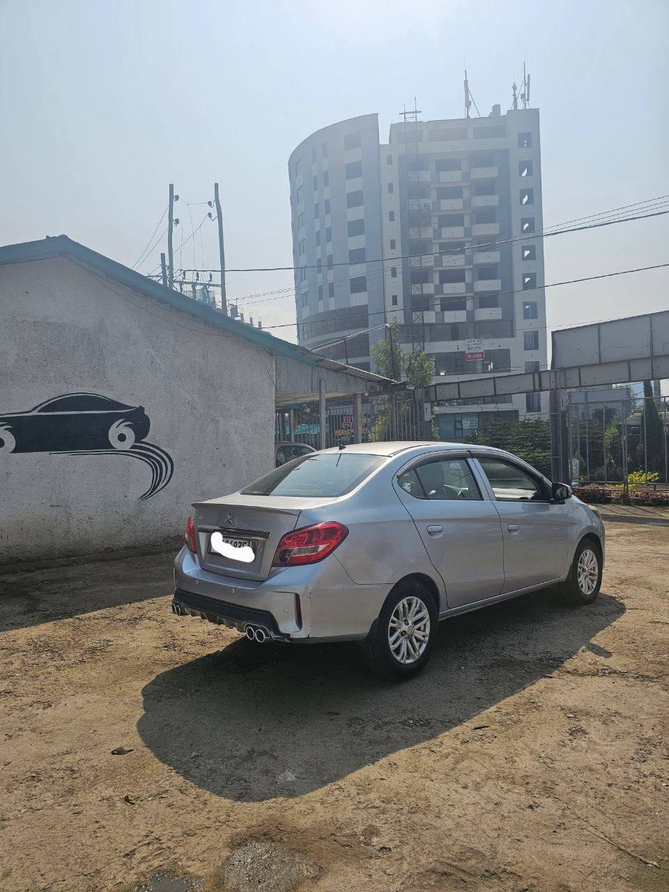 Mitsubishi Attrage photo 3
